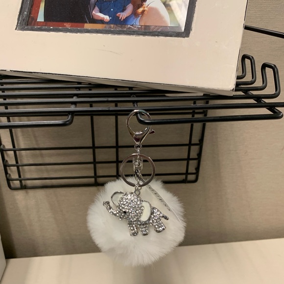 ✨HP X2💫Elephant Pom Keychain✨ - Picture 5 of 7